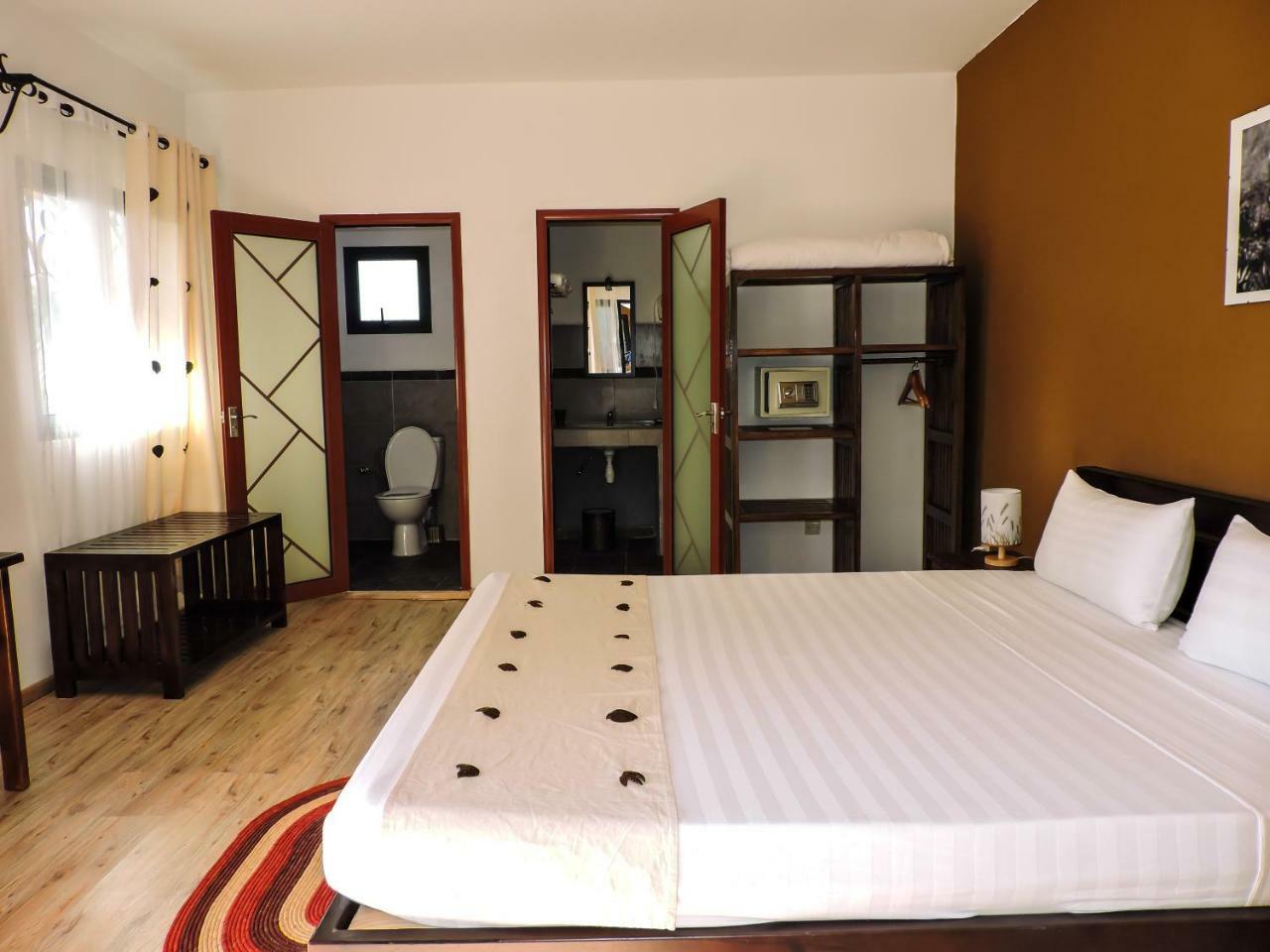 Hotel H1 Manakara Exterior photo